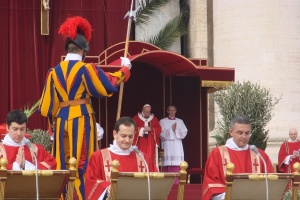 papież franciszek podczas uroczystości niedzieli palmowej w watykanie